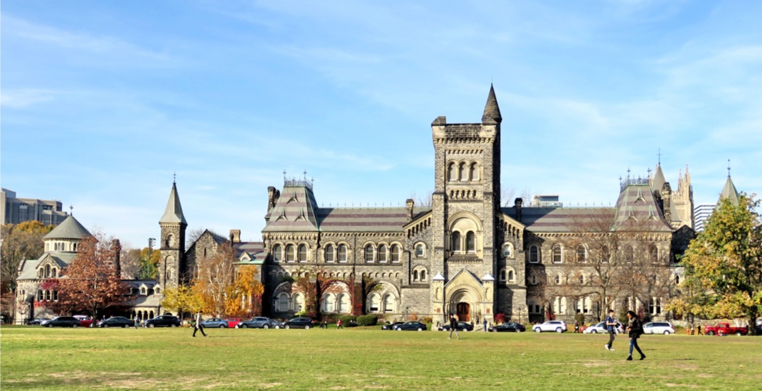 منحة جامعة تورنتو لدراسة البكالوريوس في كندا Lester B. Pearson