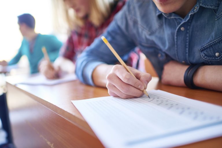 تعلم متي وكيف تستعد للمراجعة من أجل امتحاناتك الجامعية