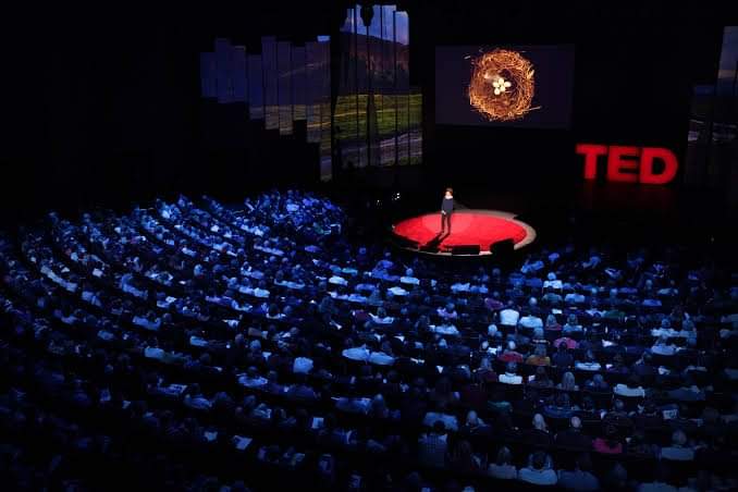 افضل 15 محادثة على مسرح TED
