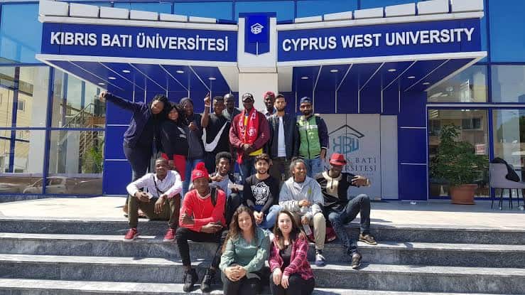 منحة جامعة قبرص الغربية