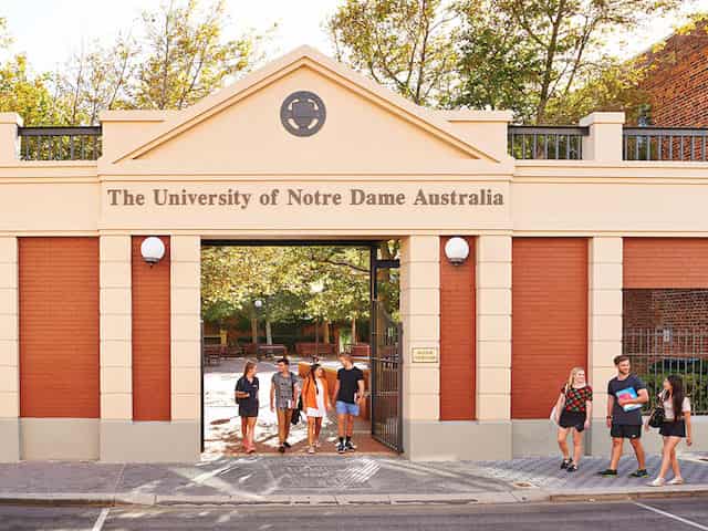 منحة جامعة نوتردام للحصول على درجة البكالوريوس في أستراليا 2021