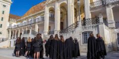 منحة جامعة كويمبرا لدراسة البكالوريوس في البرتغال 2021