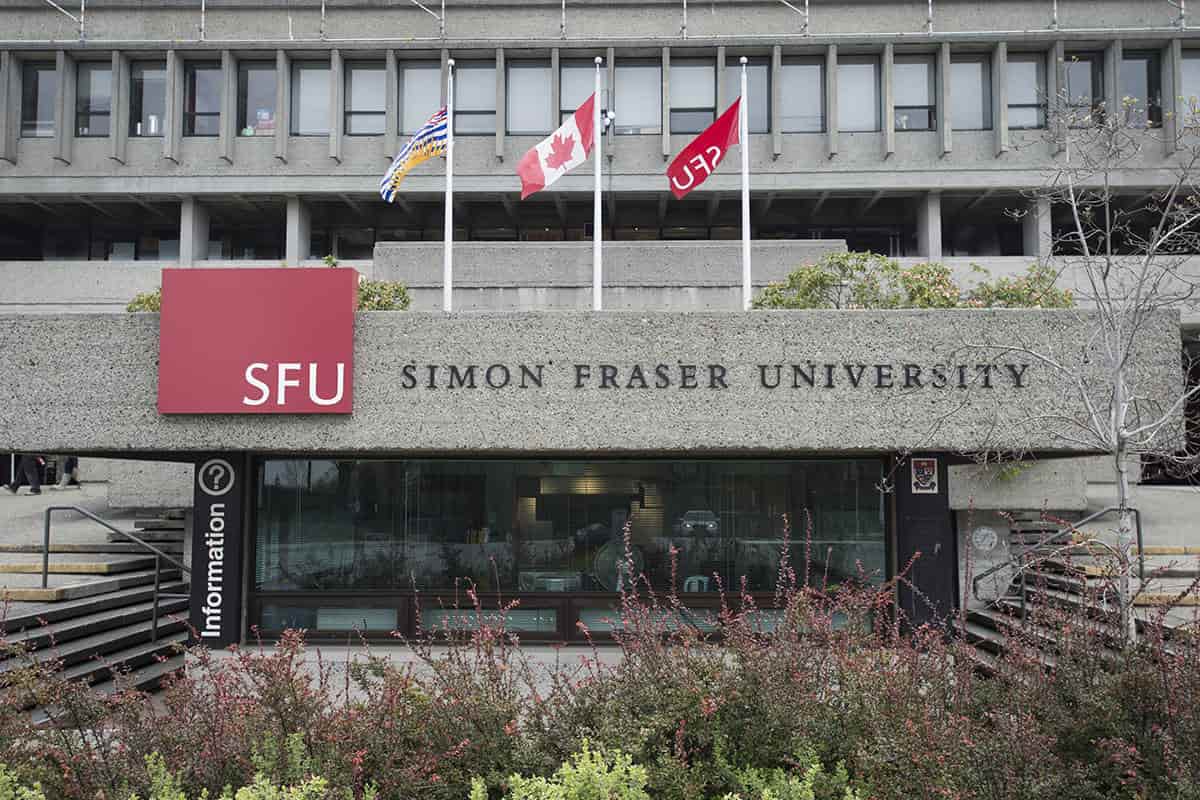 المنح الدراسية في جامعة سيمون فريزر لدراسة البكالوريوس في كندا 2021 (ممولة)