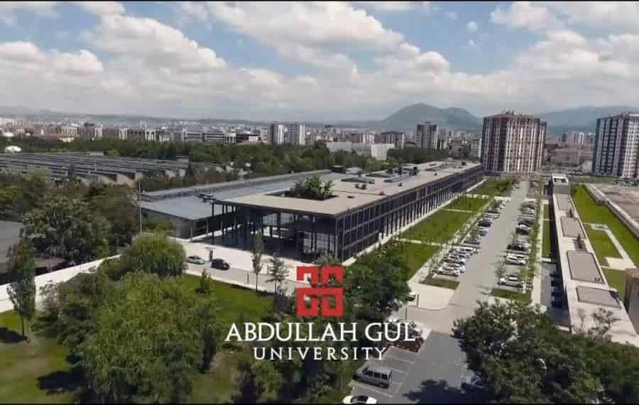 منحة جامعة عبد الله جول لدراسة البكالوريوس في تركيا 2021