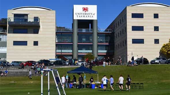 المنح الدراسية في جامعة تسمانيا لدراسة البكالوريوس والماجستير في أستراليا 2022/2023